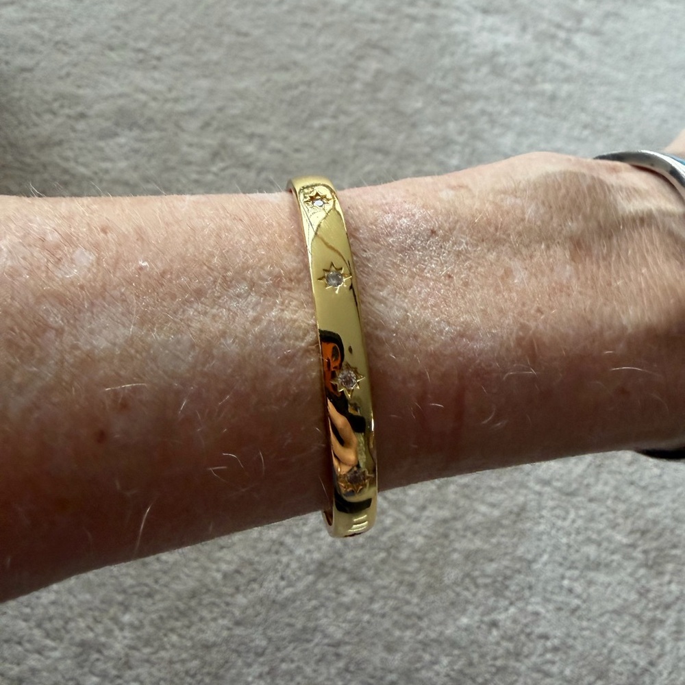NWOT Bryan Anthonys Elegant Gold Bangle Bracelet
